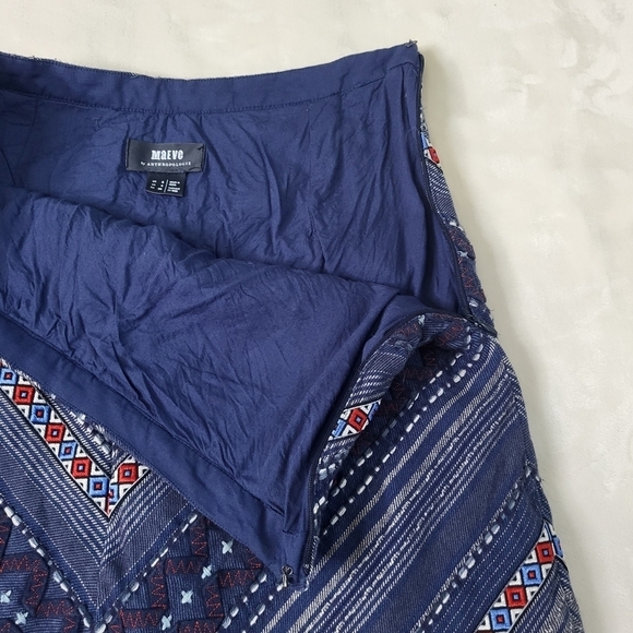 Maeve by Anthropologie Textured Skirt. Blue, Red, White. Size 4 - Picture 14 of 14
